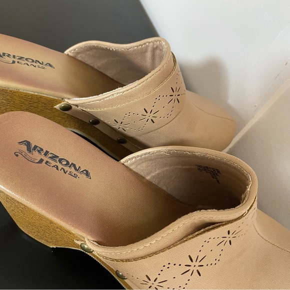 Arizona Jeans Women's Tan Clogs with Studded Detail - Picture 5 of 5